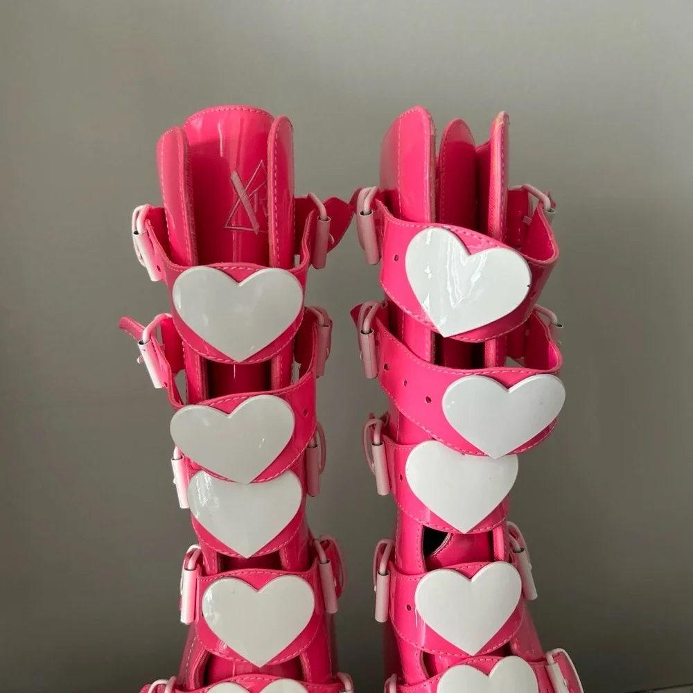YRU Boots Womens 7 Pink Patent Leather Platform‎ Y2K Kawaii Statement Dune Heart